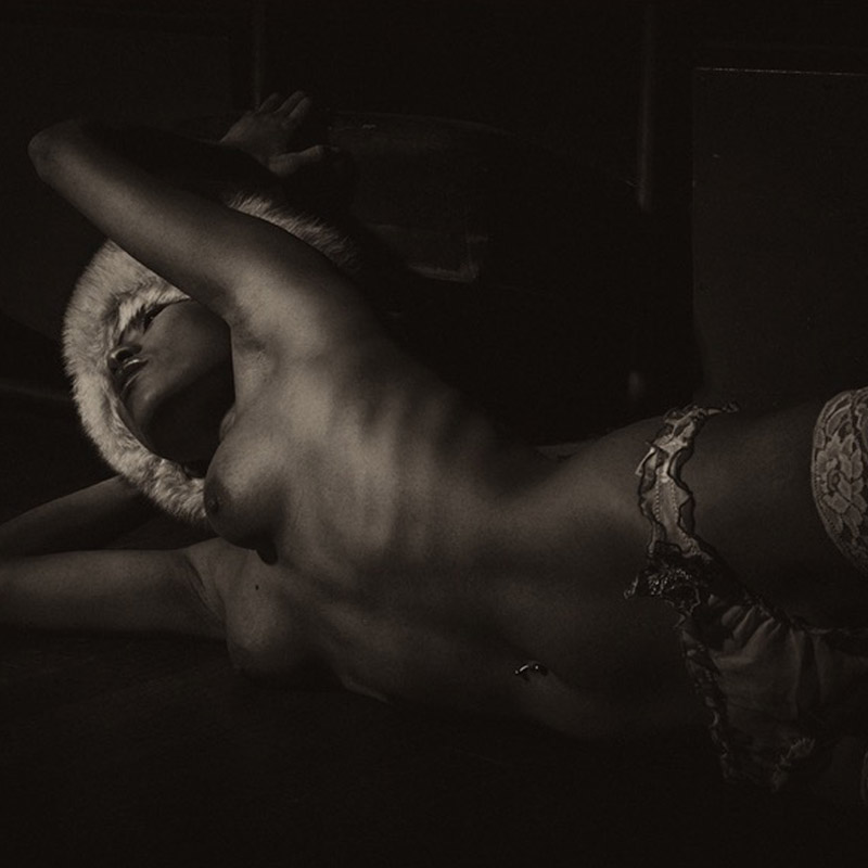 Olian Eros photographe érotique, nu, glamour, lingerie et Fine Art noir et blanc